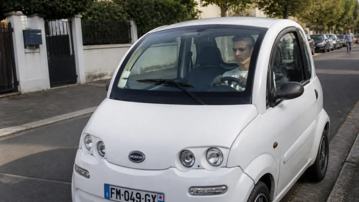 Voiture sans permis : prix, règles et profil des conducteurs concernés