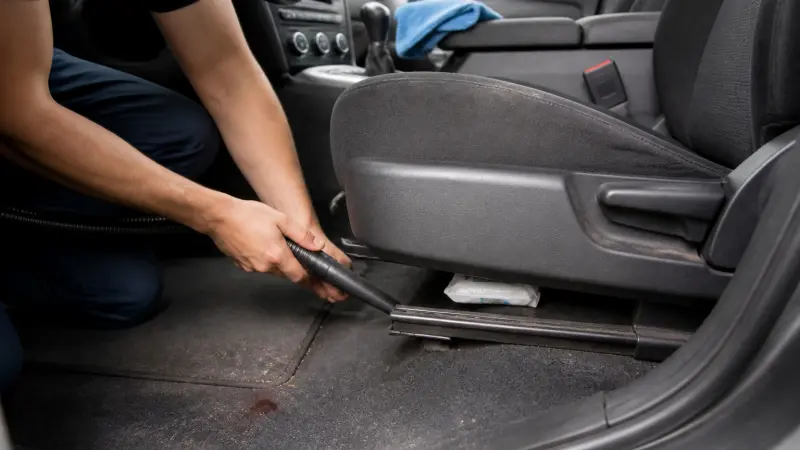 Nettoyage voiture : méthode complète pour un intérieur et une carrosserie propres